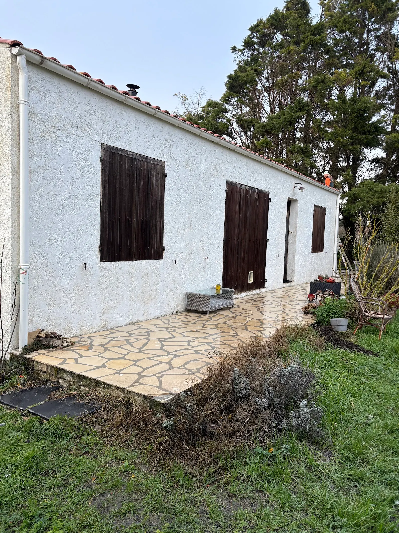Façade rénovée — Bordas Sonny, couvreur et peintre en Dordogne